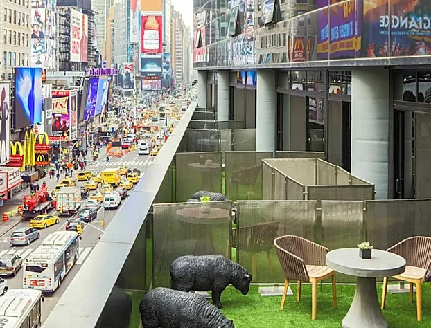 Renaissance New York Times Square Hotel by Marriott hotel detail image 4