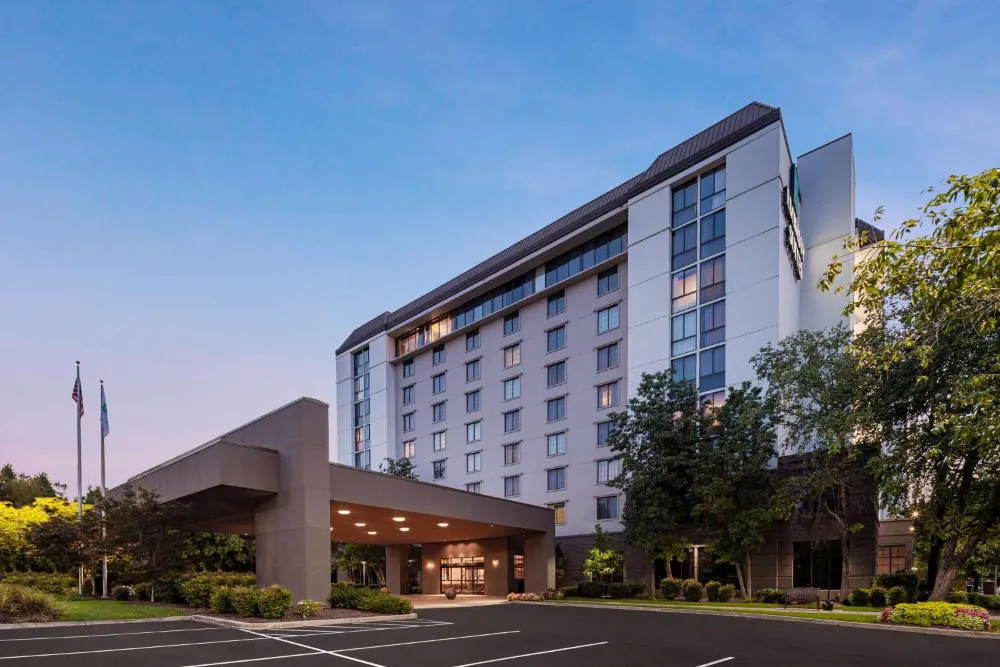 Embassy Suites by Hilton Nashville Airport hotel hero