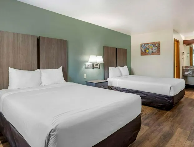 Econo Lodge Portland Airport hotel detail image 3