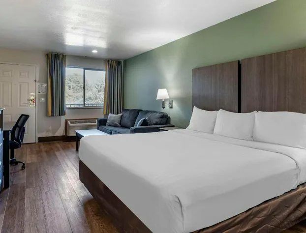 Econo Lodge Portland Airport hotel detail image 4