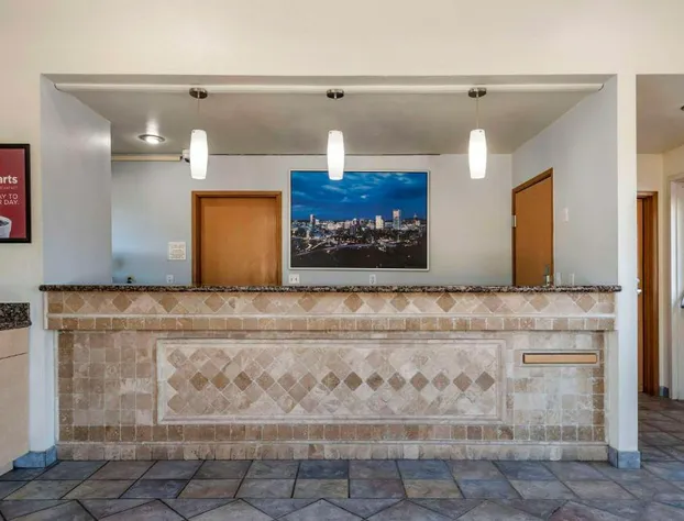 Econo Lodge Portland Airport hotel detail image 1