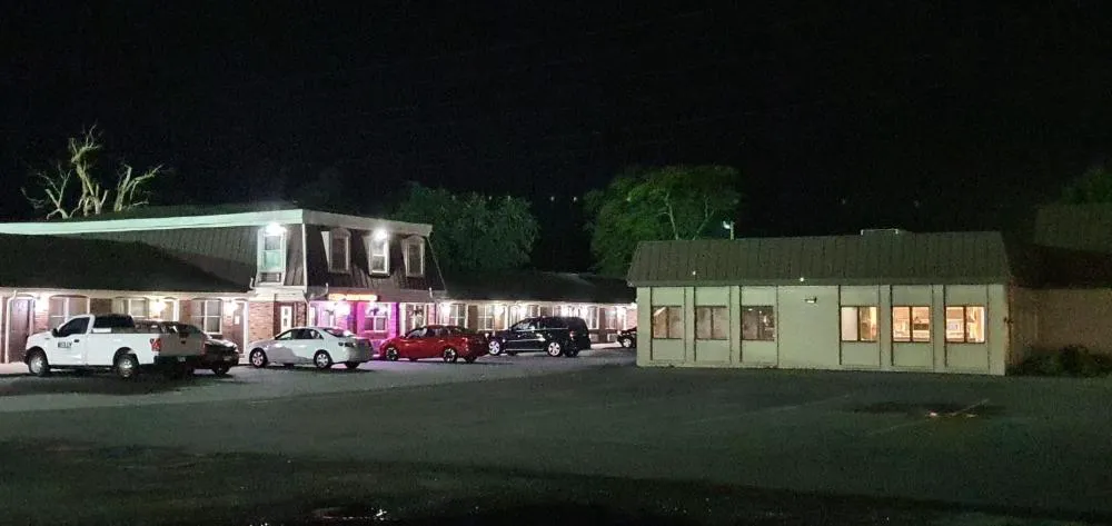 Country Club Inn & Suites hotel hero