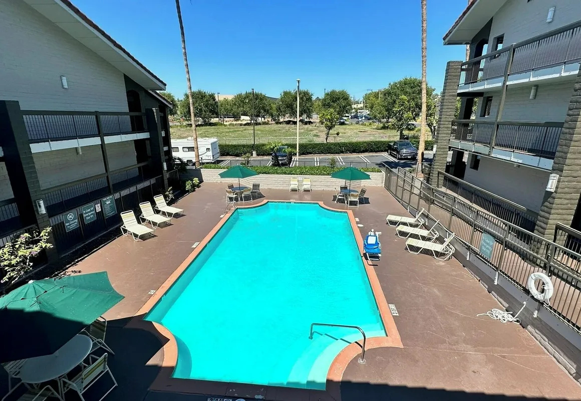 Days Inn by Wyndham San Diego Vista hotel hero