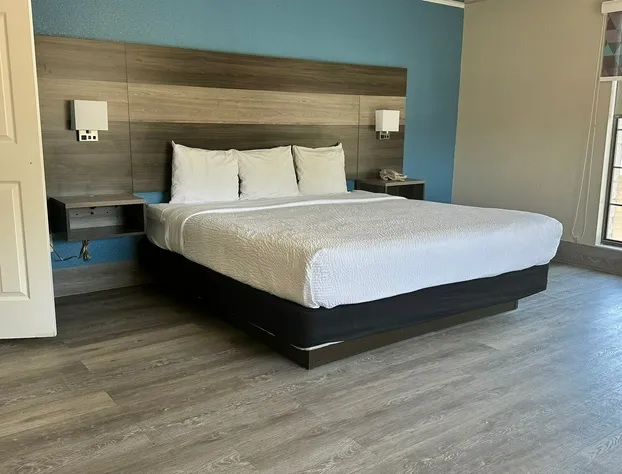 Days Inn by Wyndham San Diego Vista hotel detail image 1