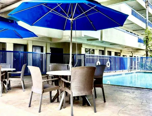 Quality Inn & Suites Los Angeles Airport - Stadium District hotel detail image 2