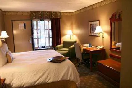 Econo Lodge Columbus near Airport hotel detail image 4