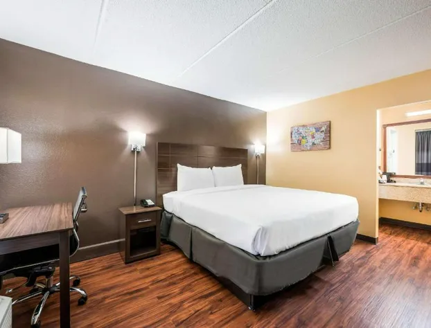 Econo Lodge Columbus near Airport hotel detail image 4