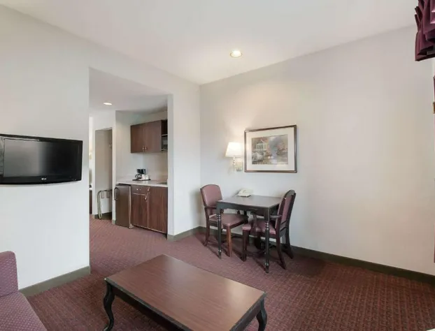 Quality Inn Grand Suites Bellingham hotel detail image 3