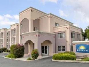 Days Inn by Wyndham Fremont hotel detail image 1