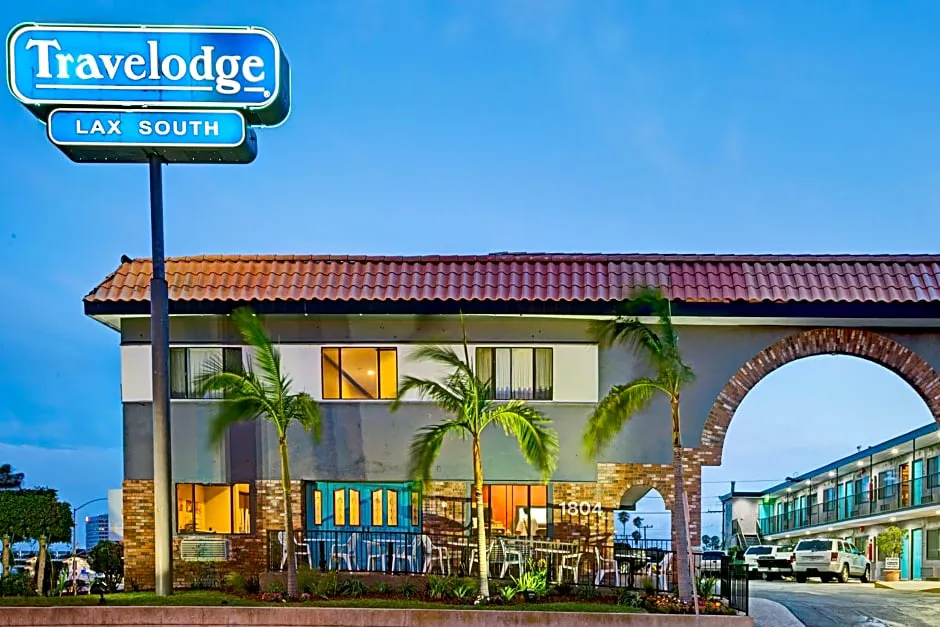 Travelodge by Wyndham LAX hotel hero