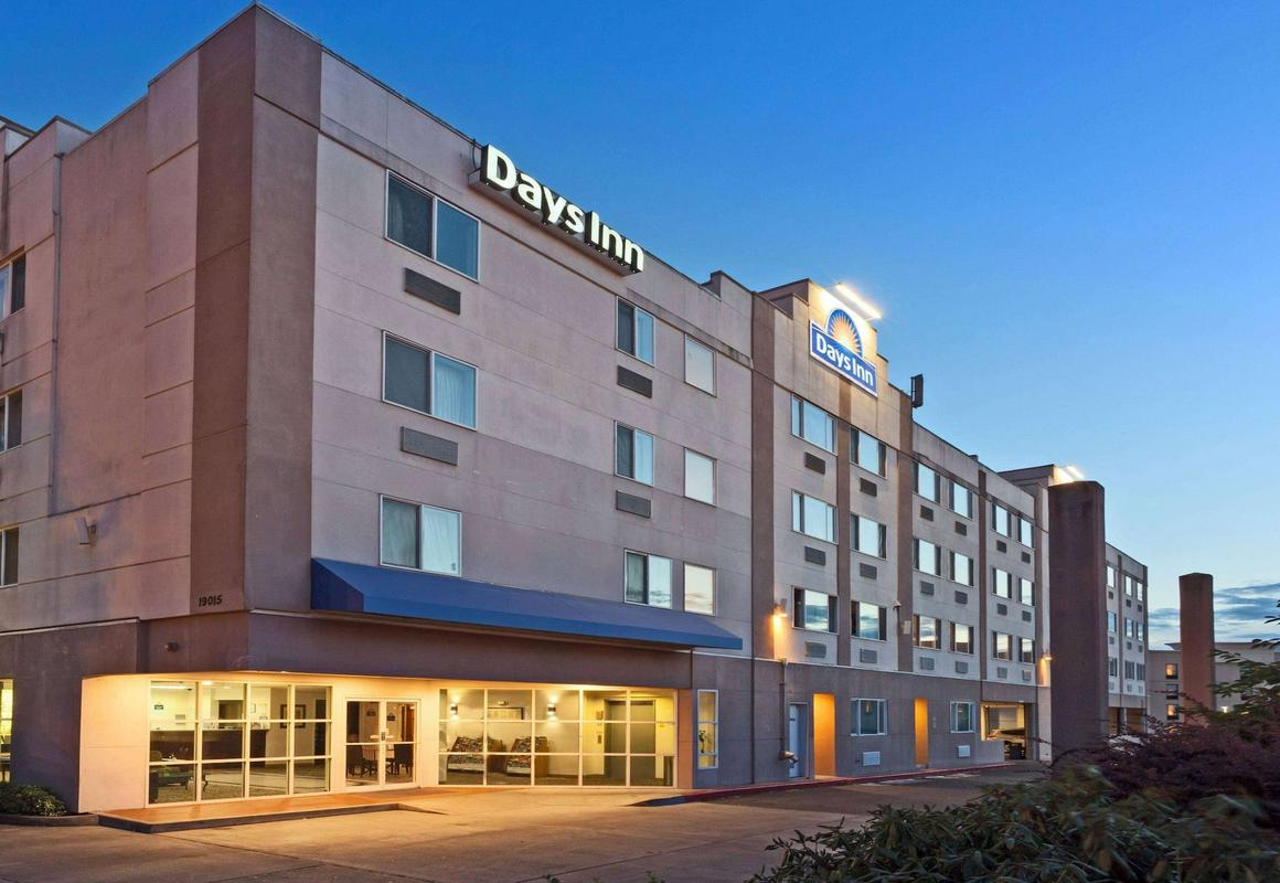 Days Inn by Wyndham Seatac Airport hotel hero