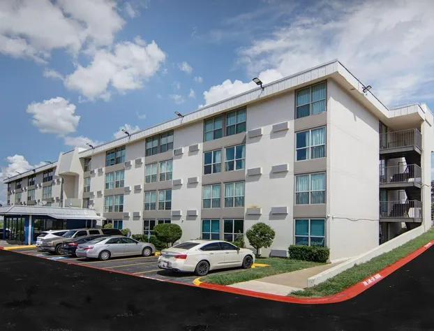 Motel 6 Fort Worth, TX - Downtown East hotel detail image 1