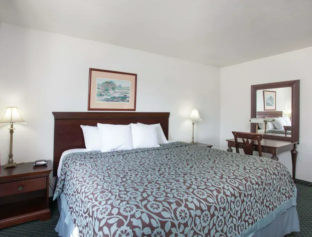 Days Inn by Wyndham Orange Anaheim hotel detail image 4