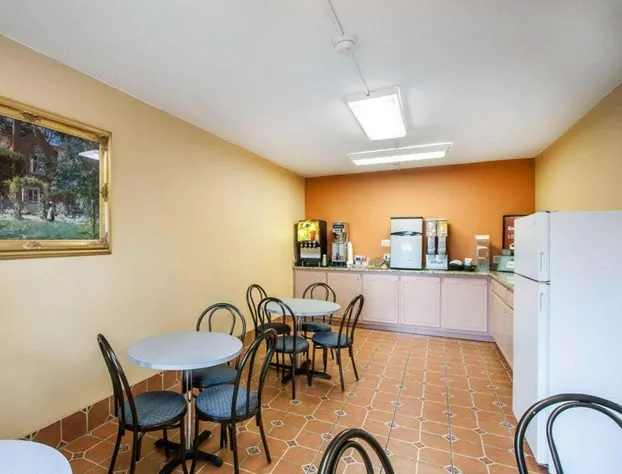 Econo Lodge Inn & Suites I-20, exit 73 hotel detail image 3