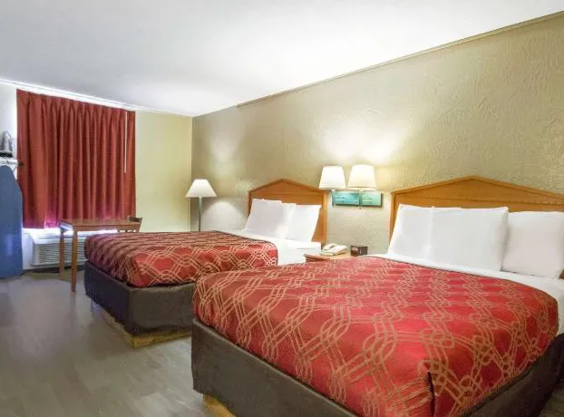 Econo Lodge Lansing - Leavenworth hotel detail image 2