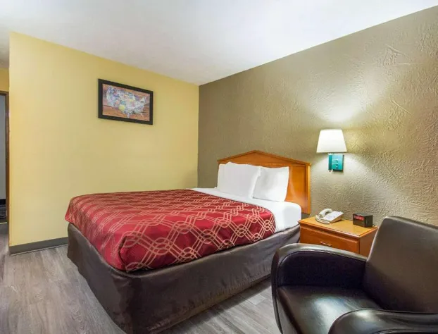 Econo Lodge Lansing - Leavenworth hotel detail image 2