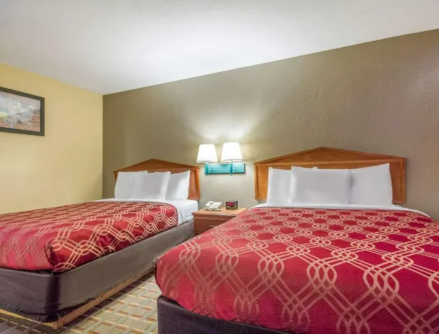 Econo Lodge Lansing - Leavenworth hotel detail image 3