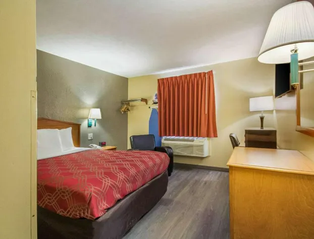 Econo Lodge Lansing - Leavenworth hotel detail image 4