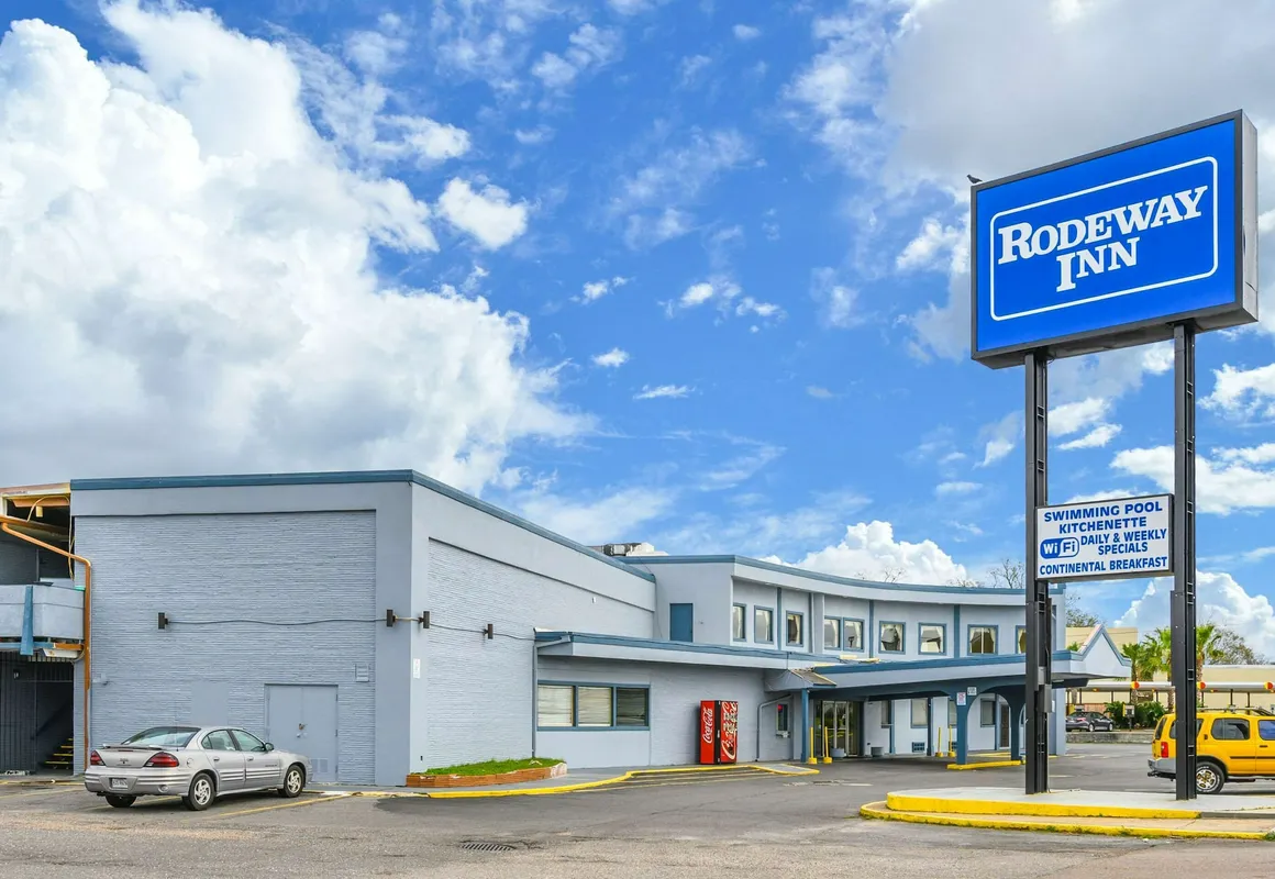 Rodeway Inn hotel hero