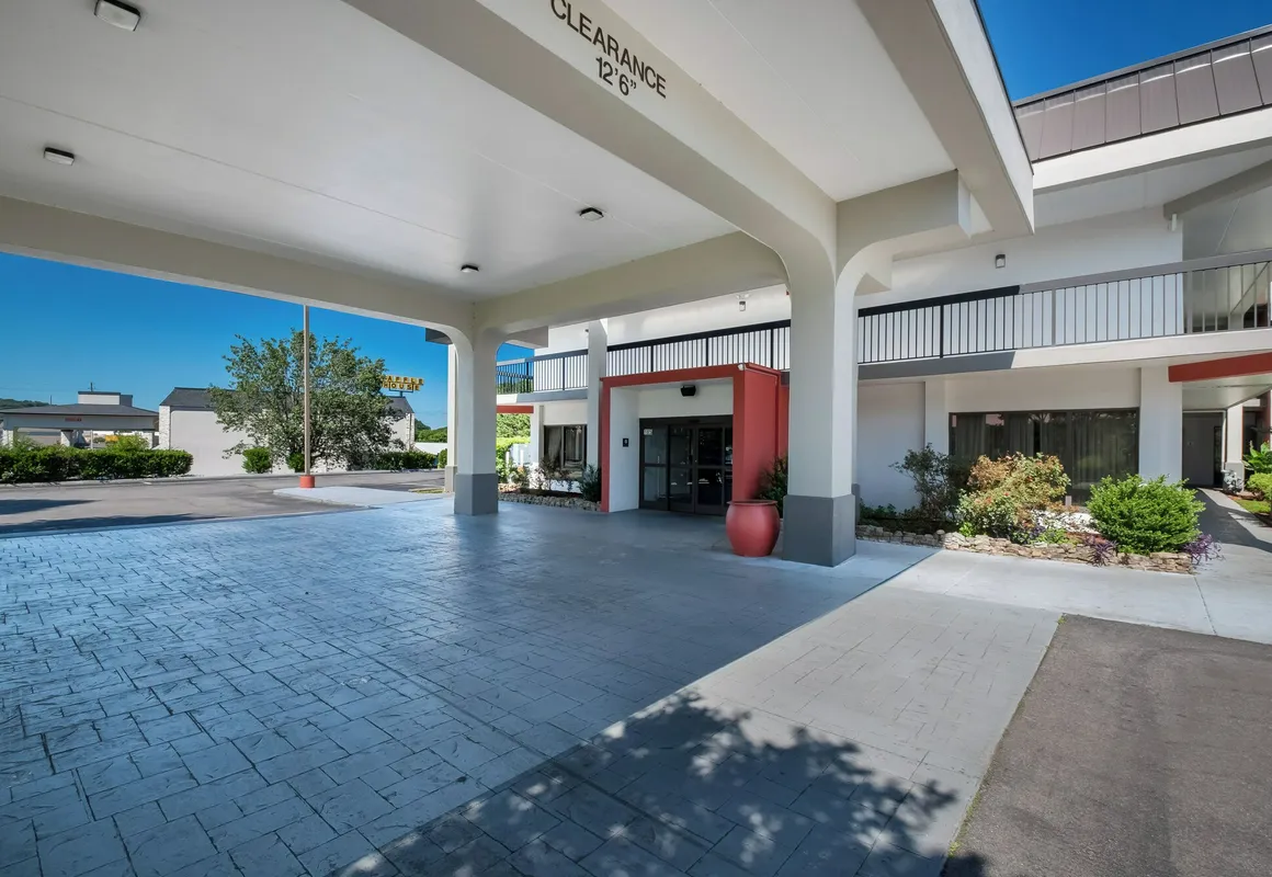 Clarion Inn Cleveland near University hotel hero