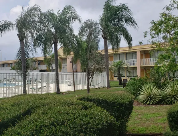 Quality Inn Saint Petersburg North-Tampa Bay hotel detail image 1