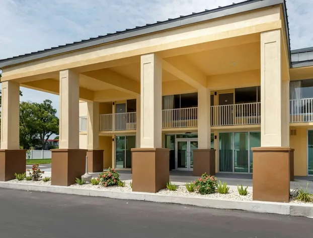 Quality Inn Saint Petersburg North-Tampa Bay hotel detail image 2