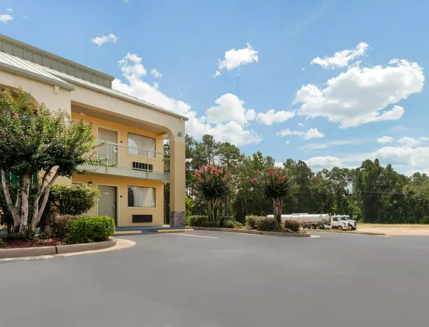 Quality Inn McComb hotel detail image 2