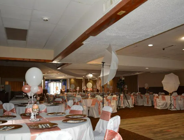 Columbus Grand Hotel & Banquet Center hotel detail image 4