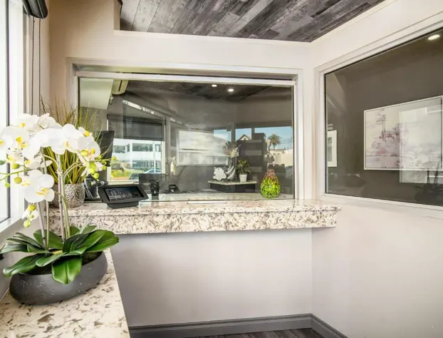 Inn at 50 at Long Beach Convention Center hotel detail image 2