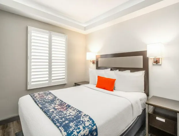 Inn at 50 at Long Beach Convention Center hotel detail image 3