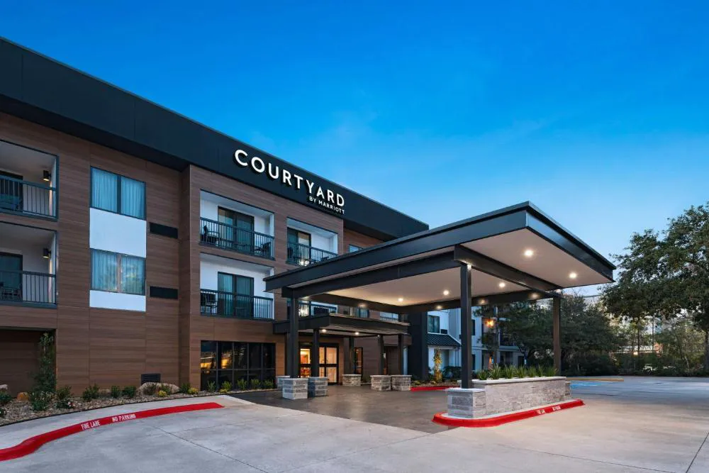 Courtyard Houston The Woodlands hotel hero