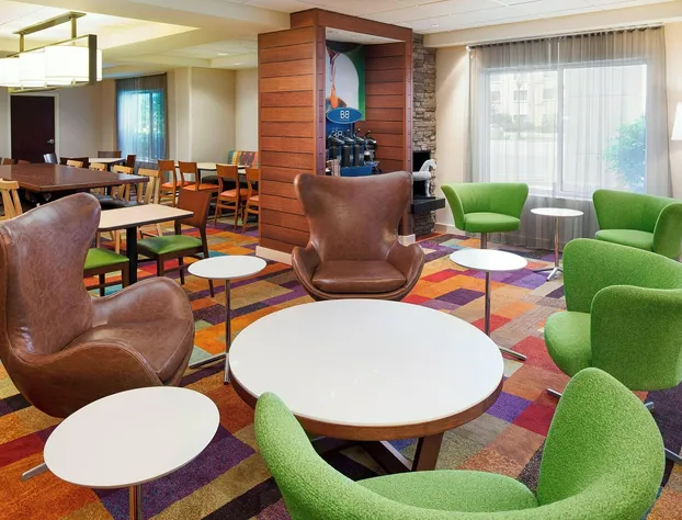 Fairfield Inn and Suites by Marriott Chicago Midway Airport hotel detail image 2