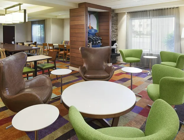 Fairfield Inn and Suites by Marriott Chicago Midway Airport hotel detail image 2