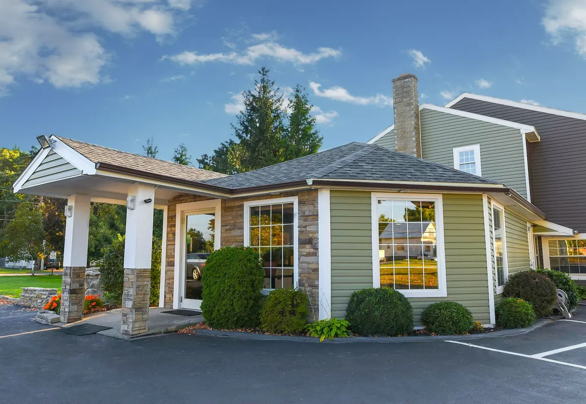 Capital Inn & Suites hotel hero