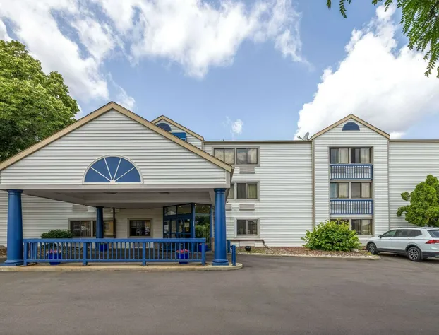 Travelodge by Wyndham Brooklyn Center hotel detail image 2