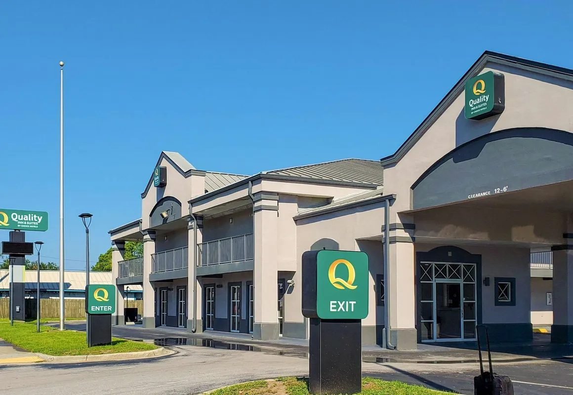 Quality Inn & Suites near Panama City Beach hotel hero