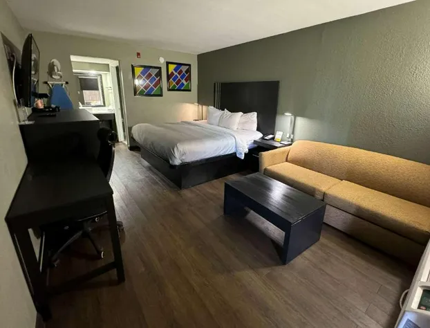 Quality Inn & Suites near Panama City Beach hotel detail image 1