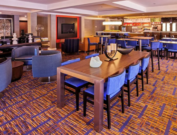 Courtyard by Marriott Chicago Midway Airport hotel detail image 3