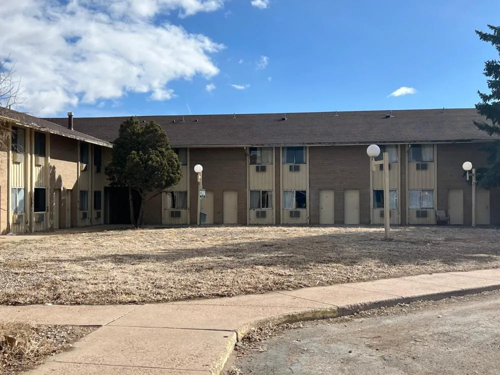 Studio Lodge Laramie hotel hero