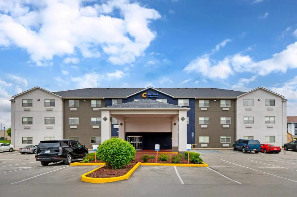 Comfort Inn & Suites North Greenfield hotel hero