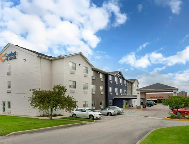 Comfort Inn & Suites North Greenfield hotel detail image 1