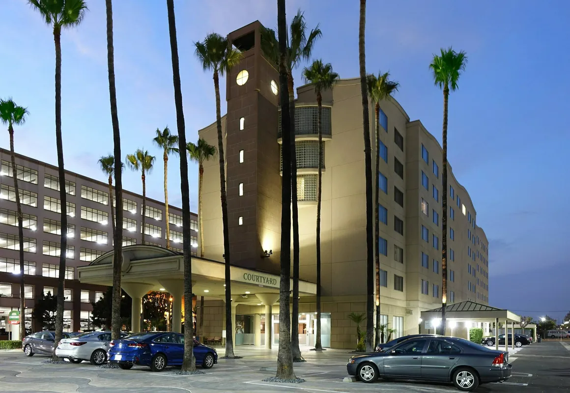 Courtyard by Marriott Los Angeles LAX/Century Boulevard hotel hero