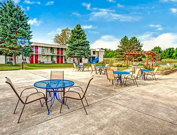 Travelodge by Wyndham Adrian hotel detail image 1