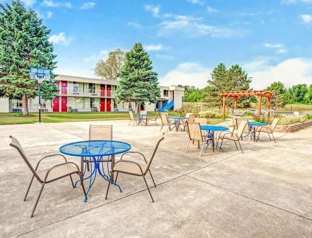 Travelodge by Wyndham Adrian hotel detail image 1