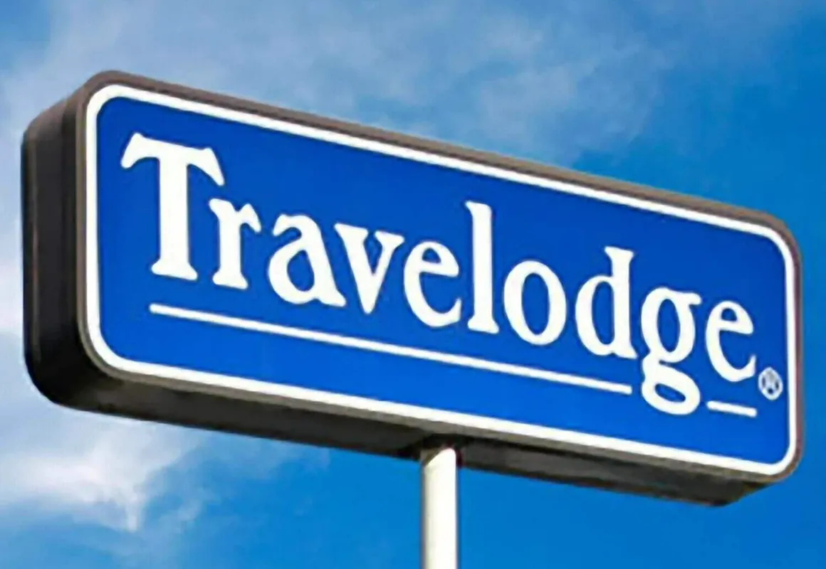 Travelodge by Wyndham Waukegan Gurnee hotel hero