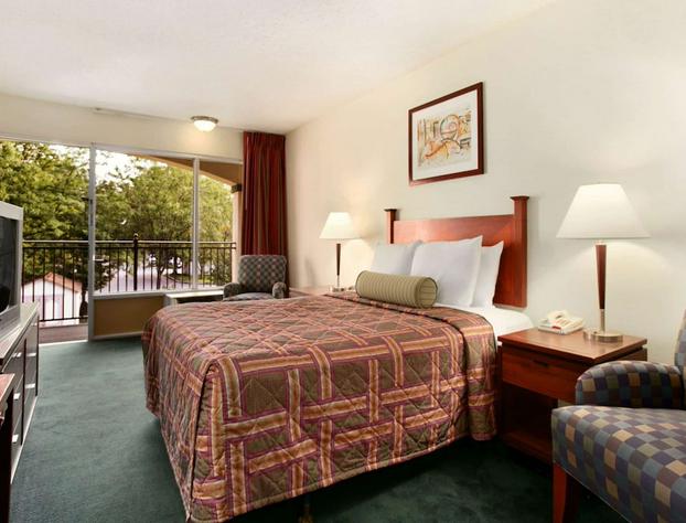 Travelodge by Wyndham Waukegan Gurnee hotel detail image 1