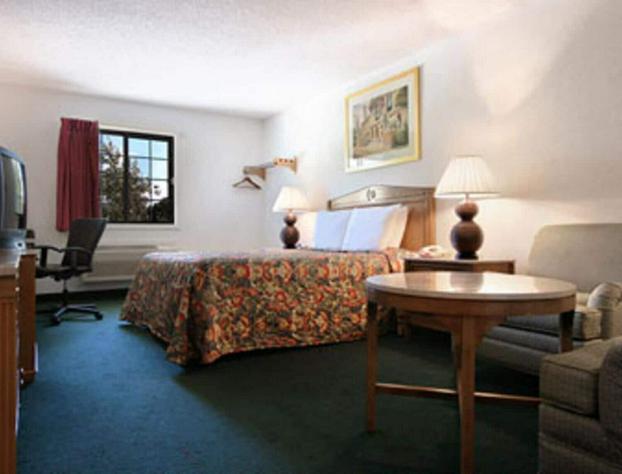 Travelodge by Wyndham Waukegan Gurnee hotel detail image 2