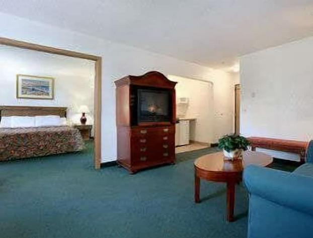 Travelodge by Wyndham Waukegan Gurnee hotel detail image 3