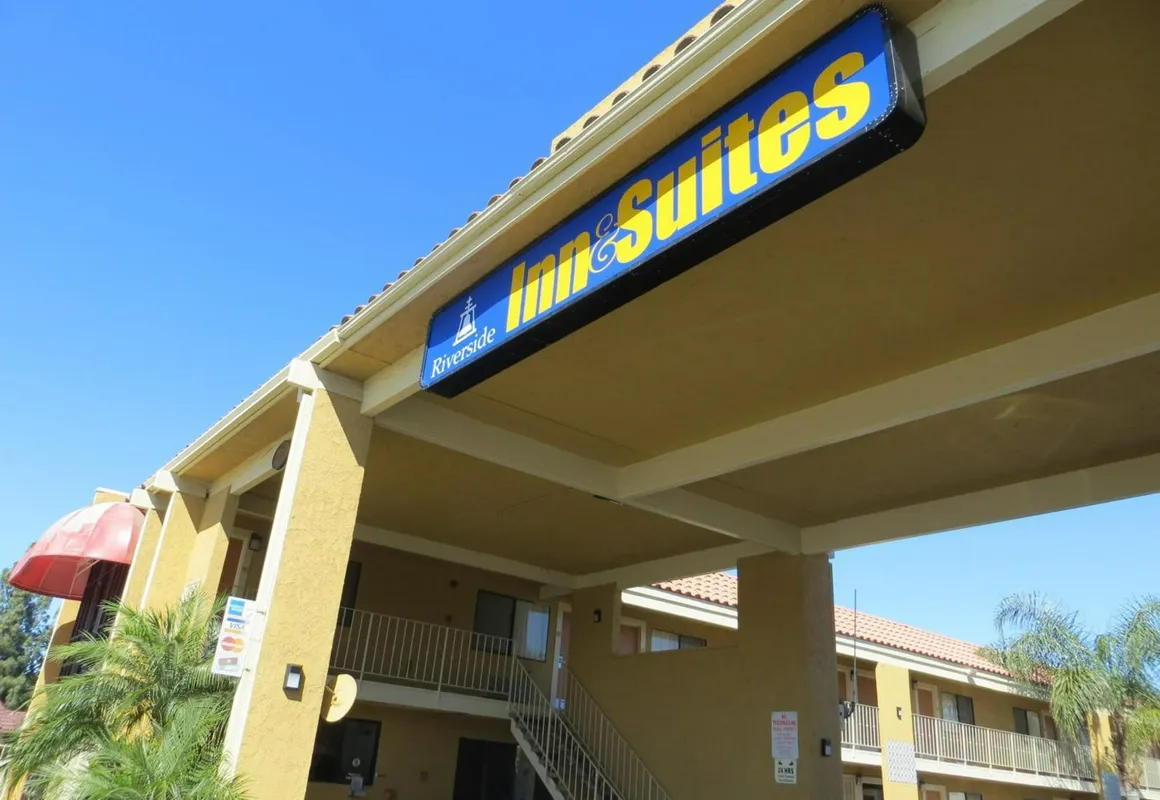 Riverside Inn & Suites hotel hero