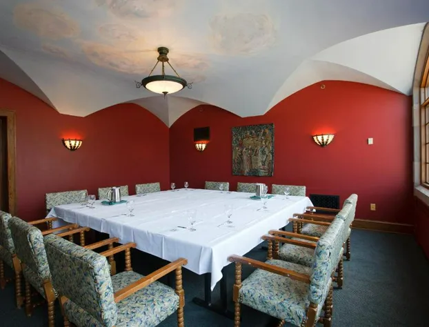 Bertram Inn at Glenmoor hotel detail image 3